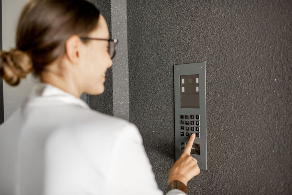 6 Ways Door Access Systems Protect Healthcare Facilities