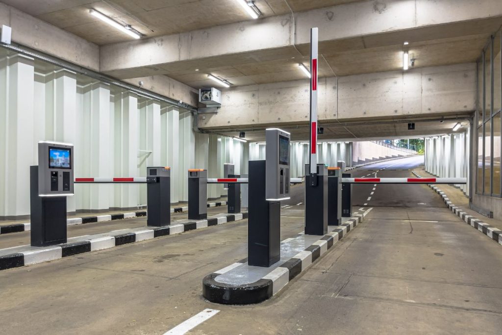 5 Features of a Web-based Smart Parking Technology