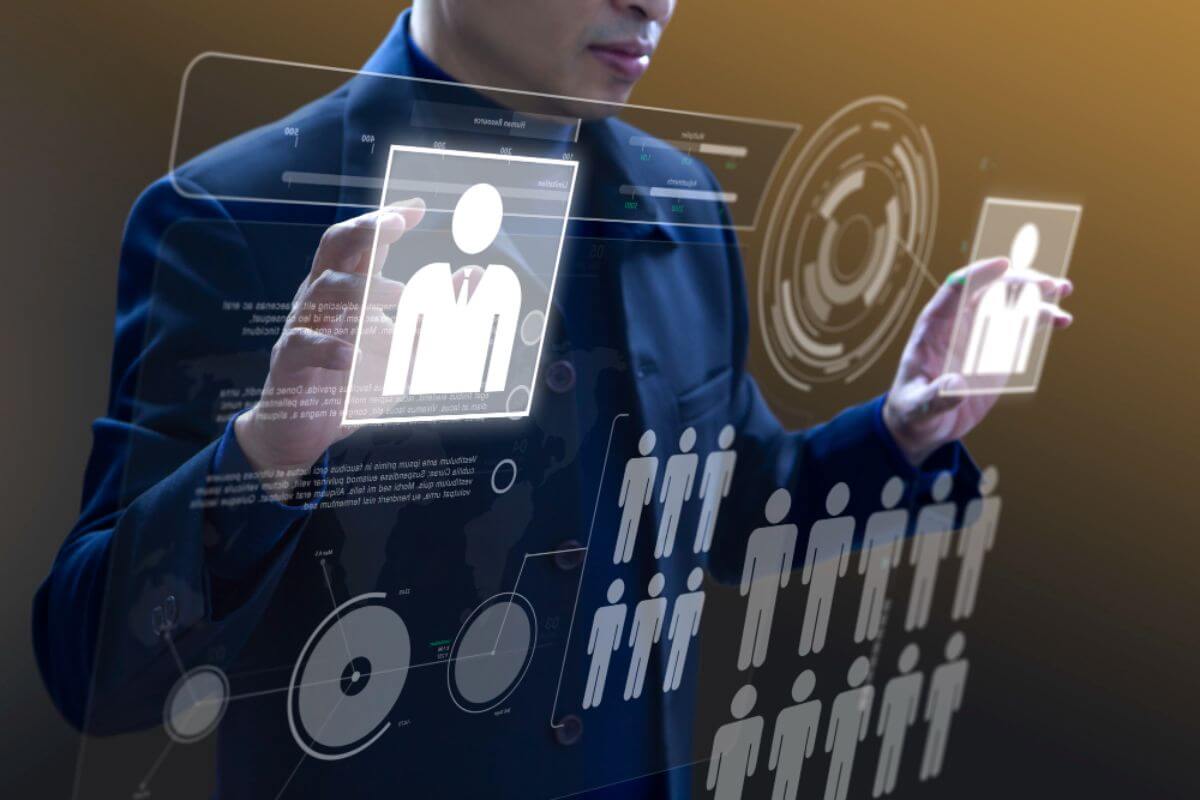 Talent and performance management features in an HR management system for employee development and evaluation